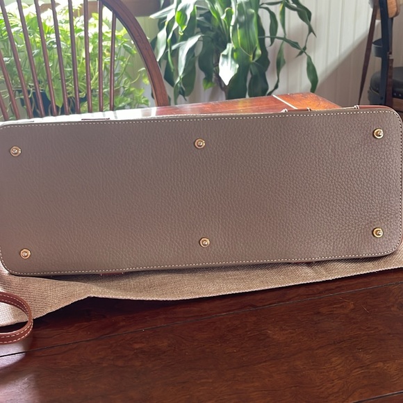 Dooney and Bourke large domed satchel.  Taupe. Has tags - Picture 8 of 10